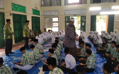 TRADISI PESIJUK WARNAI PENUTUPAN MATSAMA MTSN SABANG
